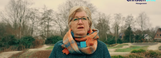 Hetty schermafbeelding campagnevideo 2026 CU Hoogeveen Kandidaat #2 Steenbergerpark.png